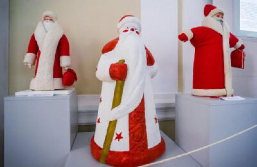 Новогодние игрушки времен СССР показали в новосибирском музее