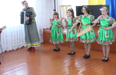 Воспитанники детского сада «Светлячок» были приглашены  в Чистоозерную детскую школу искусств