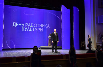 Губернатор Андрей Травников поздравил работников культуры