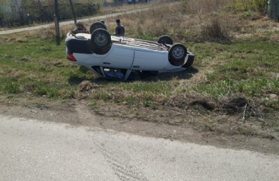 ДТП в Чистоозерном: водитель пошел на обгон и улетел на крыше автомобиля в кювет