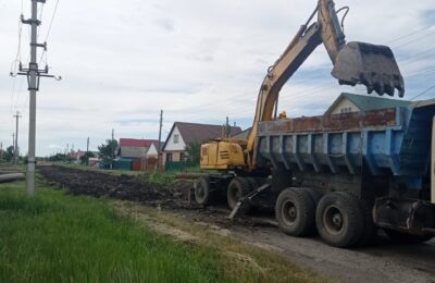 Дорогу на улице Чапаева ремонтируют в поселке Чистоозёрное