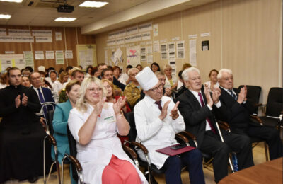 Губернатор Андрей Травников поздравил сотрудников Новосибирского госпиталя ветеранов со 100-летним юбилеем