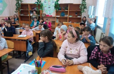 О хороших манерах библиотекари рассказали детям в Чистоозерном районе