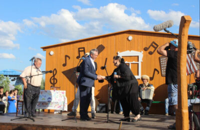 Губернатор Андрей Травников приветствовал участников и гостей фестиваля «Играй, гармонь!»