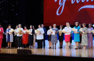 В Новосибирске в Международный День учителя наградили лучших педагогов региона