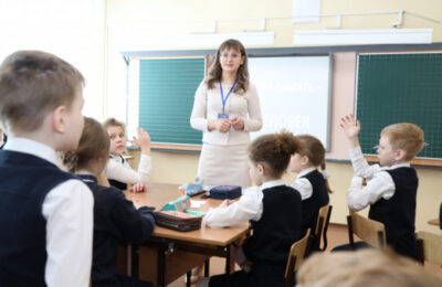В Новосибирской области с 1 сентября приступили к работе более 1000 молодых педагогов