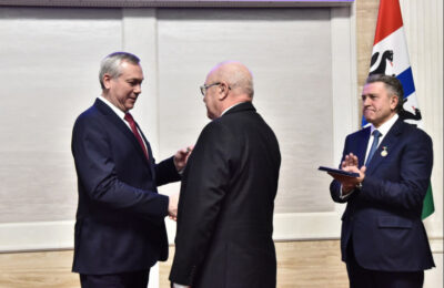 Губернатор Андрей Травников вручил заслуженным землякам государственные награды