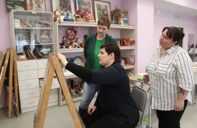 Академическому рисунку и живописи учат в Чистоозерном районе работников культуры