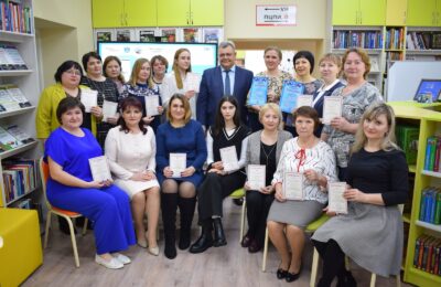 В Чистоозерном слушатели курсов «Уроки русского для взрослых» получили сертификаты