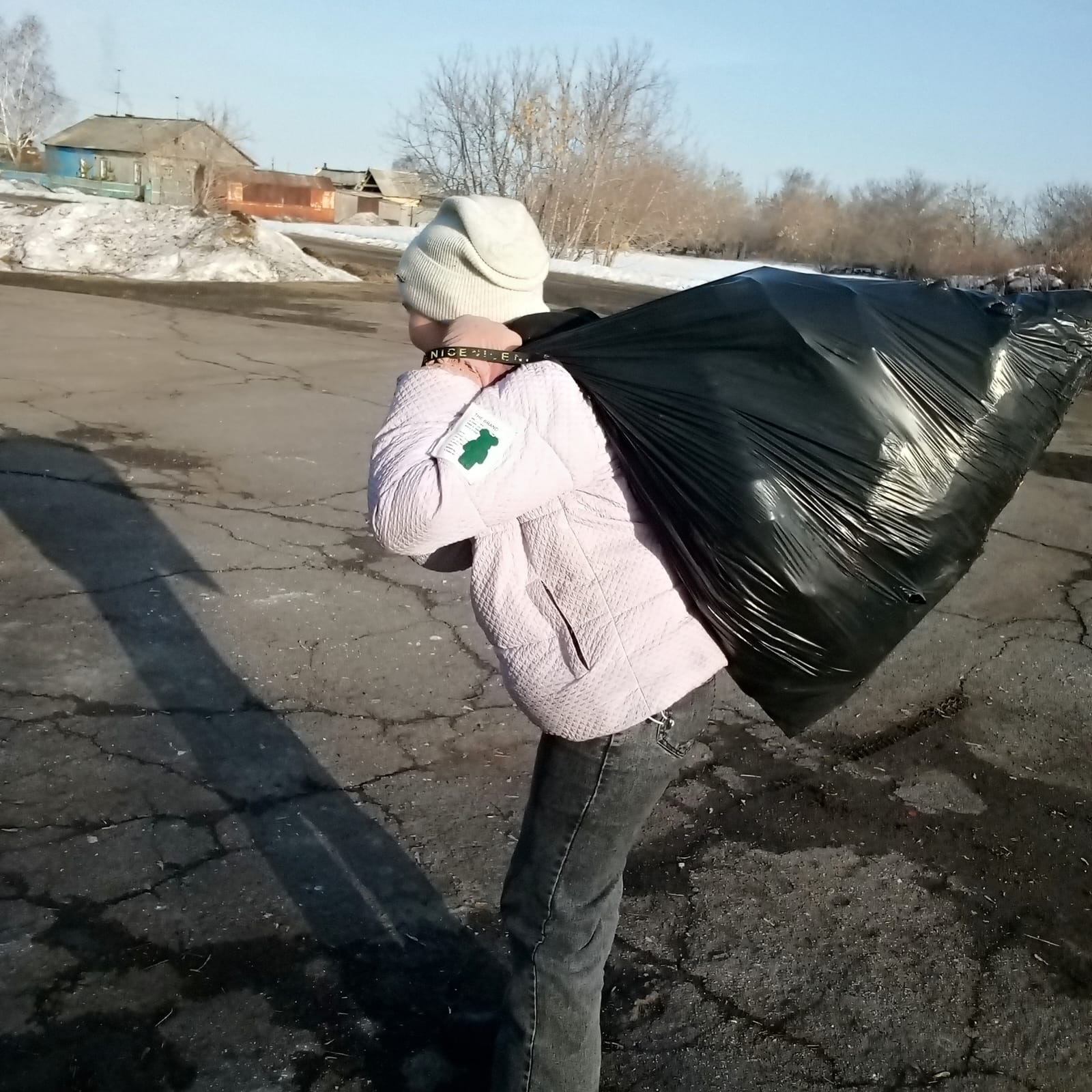 В Яблоневке проходит акция по уборке улиц от мусора - Кулундинская новь