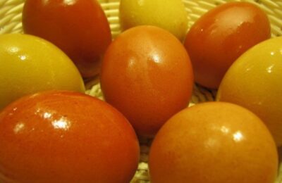 О безопасных способах покраски яиц к Пасхе рассказала эксперт