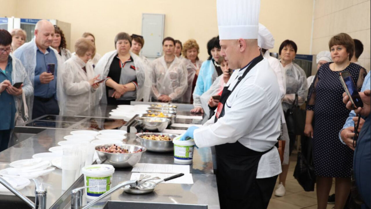 В Новосибирской области названы лучшие школьные столовые и повара -  Кулундинская новь