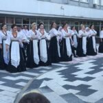 Сибирский народный хор выступил для участников ВСО в госпиталях Москвы
