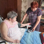 Более 500 сиделок в регионе помогают на дому пожилым людям и инвалидам