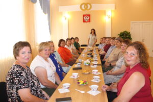 В Чистоозерном ЗАГСе пили чай и решили важные вопросы
