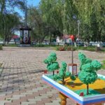 Юные мастерицы из кружка «Чудеса рукоделия» Табулгинского КДЦ создали макет обелиска