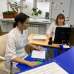 Чат-бот помогает роботу Николаю записывать на прием к врачам