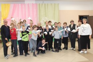 Бабушки и внуки соревновались в поселковом КДЦ