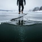 Спасатели и медики рассказали об опасности провала в холодную воду