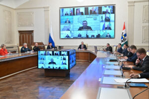 В усиленный режим содержания дорог в период снегопада переходят в Новосибирской области