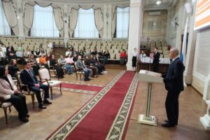 Губернатор Андрей Травников поблагодарил волонтёров региона за помощь