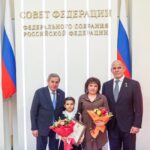 В Совете Федерации наградили школьницу из Новосибирской области