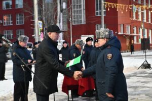 Ключи от новых автомобилей полицейским вручил губернатор Андрей Травников