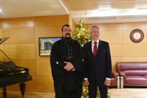 Рабочую встречу провели Андрей Травников и Стивен Сигал