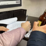 Сотни нарушителей правил продажи алкоголя наказали в регионе