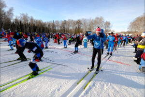 Губернатор Андрей Травников преодолел одну из дистанций «Лыжни России-2026»