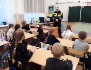 «Всем ремня»: о безопасности на дороге напомнили школьникам