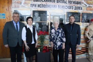 Мемориальную доску в честь Евгения Нечкина открыли в ЧСОШ №1