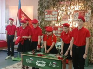 В Новопокровской школе открыли Парту Героя