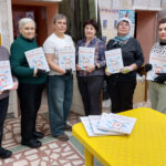 Навстречу цифровой грамотности: «Ростелеком» подарил пенсионерам учебники «Азбука интернета»