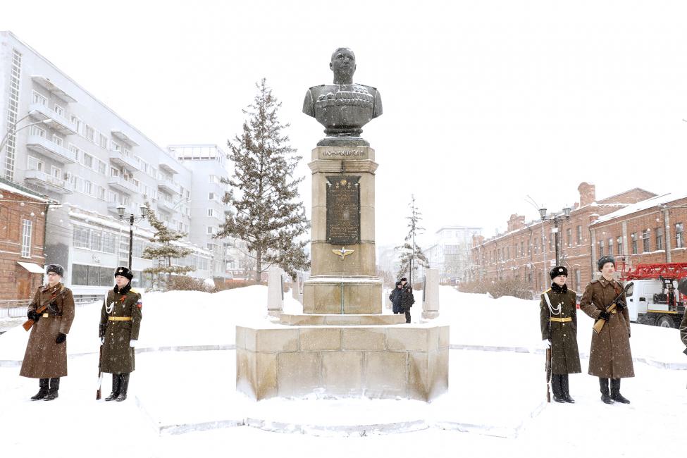 Депутаты Законодательного Собрания региона почтили память Александра Покрышкина