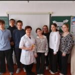 Медицинские работники ведут просветительскую работу в школах района
