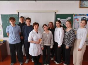 Медицинские работники ведут просветительскую работу в школах района