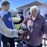 Георгиевские ленточки раздавали волонтеры на улицах Чистоозерного