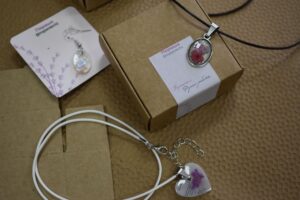 Серьги ручной работы изготовили в Доме детского творчества