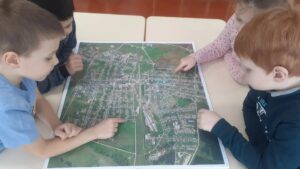 Улицы Чистозерного изучили дошколята из «Светлячка»