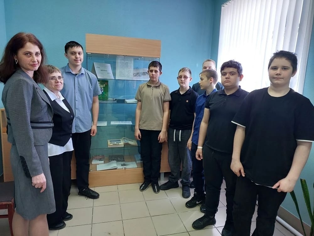 Экскурсия в отдел архивной службы прошла для учащихся поселковой школы № 1