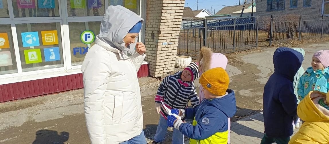 Здоровья жителям Чистоозерного района желали ребята детского сада «Светлячок»
