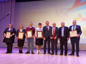 Работников муниципалитетов поздравили в Чистоозерном районе