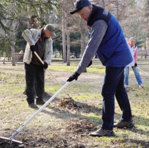 «Единая Россия» в Новосибирской области организовала субботник на Монументе Славы