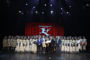 Сибирский русский народный хор отметил день рождения новой концертной программой