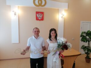 В международный день семьи поздравили молодоженов в Чистоозерном ЗАГСе