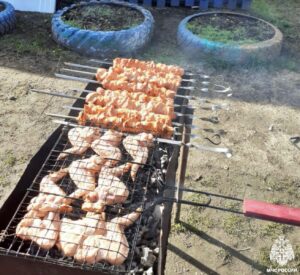 В МЧС объяснили правила пожарной безопасности при приготовлении шашлыков