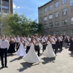 В школах региона начали звенеть последние звонки