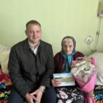 Труженицу тыла Ульяну Сергеевну Русинову поздравил глава Чистоозерного района