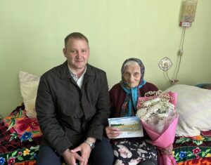 Труженицу тыла Ульяну Сергеевну Русинову поздравил глава Чистоозерного района